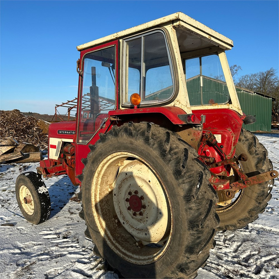 International IH I - 574 - Traktor: 5 kép. International IH I - 574 - Traktor: 5 kép.