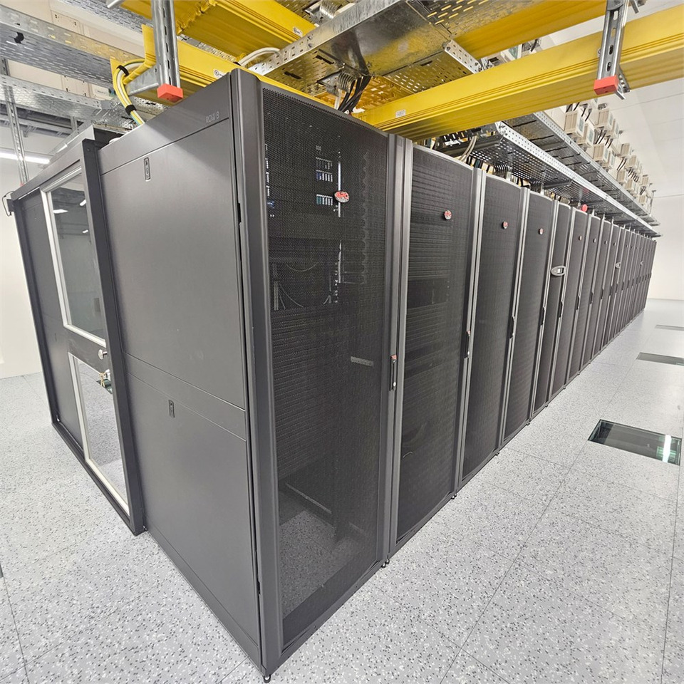 ABC APC NetShelter SX - AR3350SP - Ipari gép: 3 kép. ABC APC NetShelter SX - AR3350SP - Ipari gép: 3 kép.