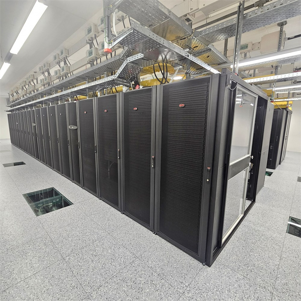 ABC APC NetShelter SX - AR3350SP - Ipari gép: 1 kép. ABC APC NetShelter SX - AR3350SP - Ipari gép: 1 kép.