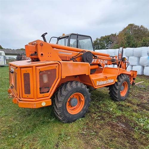 Italmacchine / Terex Lift 2009 - Teleszkópos rakodó: 3 kép. Italmacchine / Terex Lift 2009 - Teleszkópos rakodó: 3 kép.