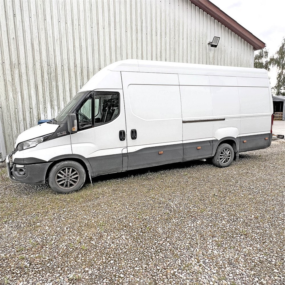Iveco 35s18 - Furgon: 4 kép. Iveco 35s18 - Furgon: 4 kép.