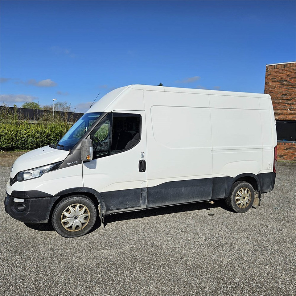 Iveco Daily 35s17 3,0D - Furgon: 2 kép. Iveco Daily 35s17 3,0D - Furgon: 2 kép.