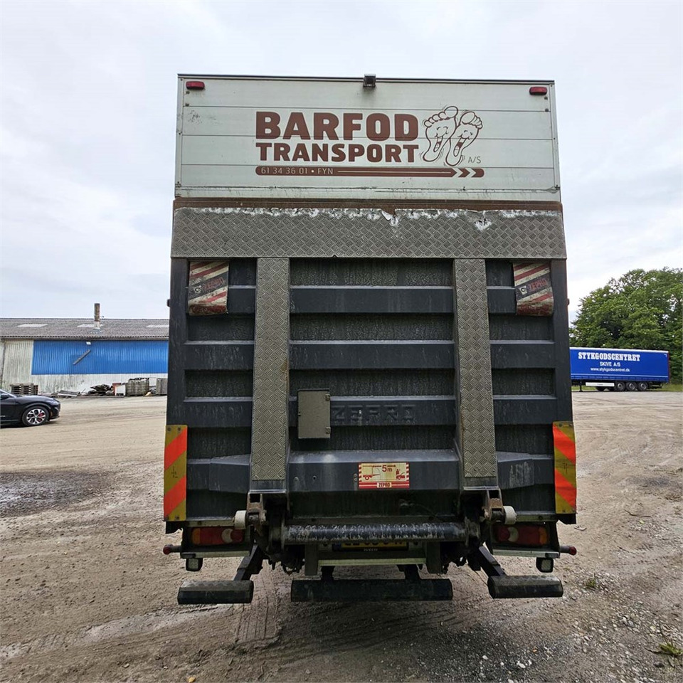 Iveco Eurocargo - Ponyvás teherautó: 3 kép. Iveco Eurocargo - Ponyvás teherautó: 3 kép.