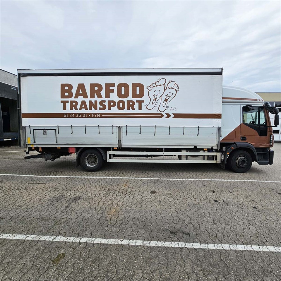 Iveco Eurocargo - Ponyvás teherautó: 2 kép. Iveco Eurocargo - Ponyvás teherautó: 2 kép.