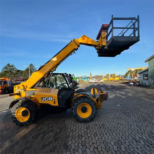 JCB 533-105 - Teleszkópos rakodó: 3 kép. JCB 533-105 - Teleszkópos rakodó: 3 kép.