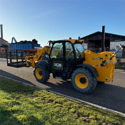 JCB 533-105 - Teleszkópos rakodó: 2 kép. JCB 533-105 - Teleszkópos rakodó: 2 kép.