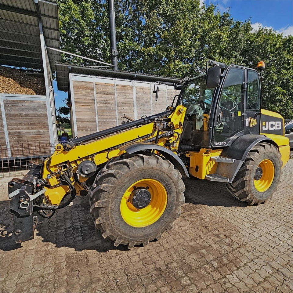 JCB TM310 - Gumikerekes homlokrakodó: 3 kép. JCB TM310 - Gumikerekes homlokrakodó: 3 kép.