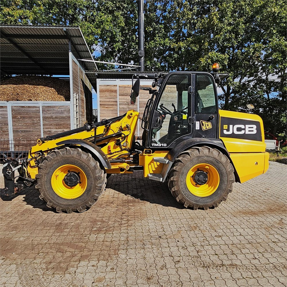 JCB TM310 - Gumikerekes homlokrakodó: 2 kép. JCB TM310 - Gumikerekes homlokrakodó: 2 kép.