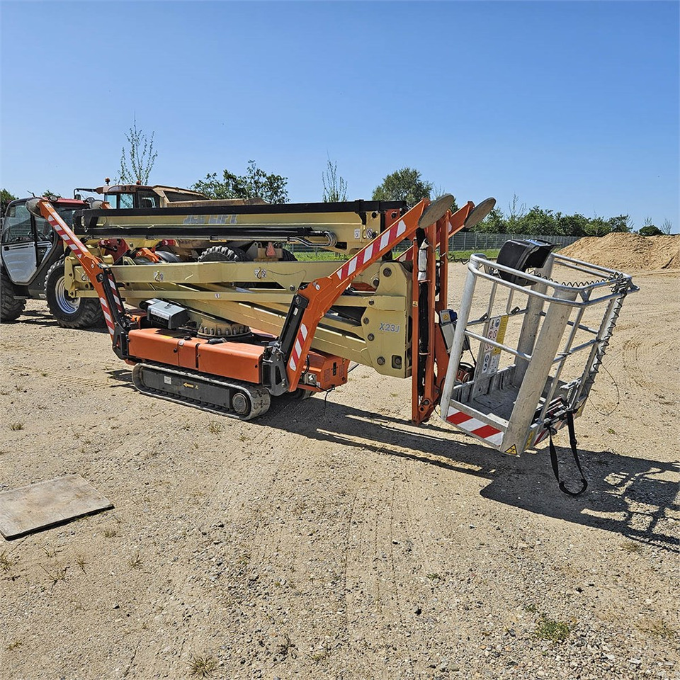 JLG X 23 J - Gumilánctalpas személyemelő: 3 kép. JLG X 23 J - Gumilánctalpas személyemelő: 3 kép.