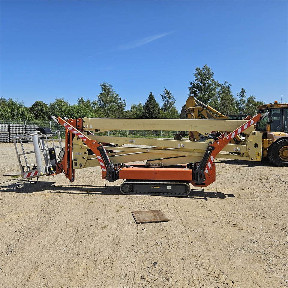 JLG X 23 J - Gumilánctalpas személyemelő: 5 kép. JLG X 23 J - Gumilánctalpas személyemelő: 5 kép.