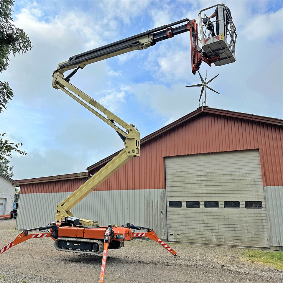 JLG X23J - Gumilánctalpas személyemelő: 3 kép. JLG X23J - Gumilánctalpas személyemelő: 3 kép.
