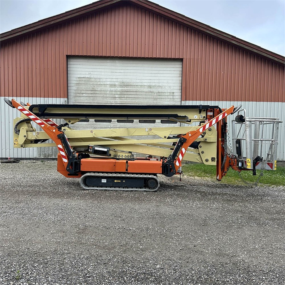 JLG X23J - Gumilánctalpas személyemelő: 2 kép. JLG X23J - Gumilánctalpas személyemelő: 2 kép.
