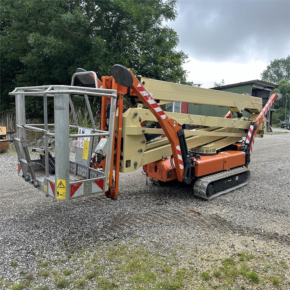 JLG X23J - Gumilánctalpas személyemelő: 5 kép. JLG X23J - Gumilánctalpas személyemelő: 5 kép.