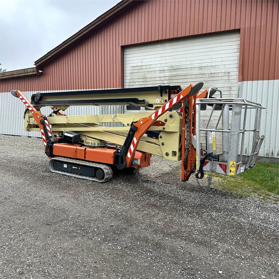 JLG X23J - Gumilánctalpas személyemelő: 1 kép. JLG X23J - Gumilánctalpas személyemelő: 1 kép.