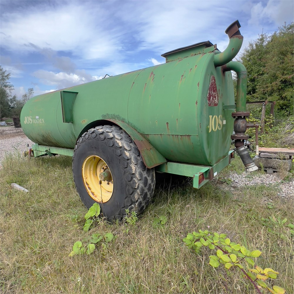 JOS 9 - Tartályos pótkocsi: 3 kép. JOS 9 - Tartályos pótkocsi: 3 kép.