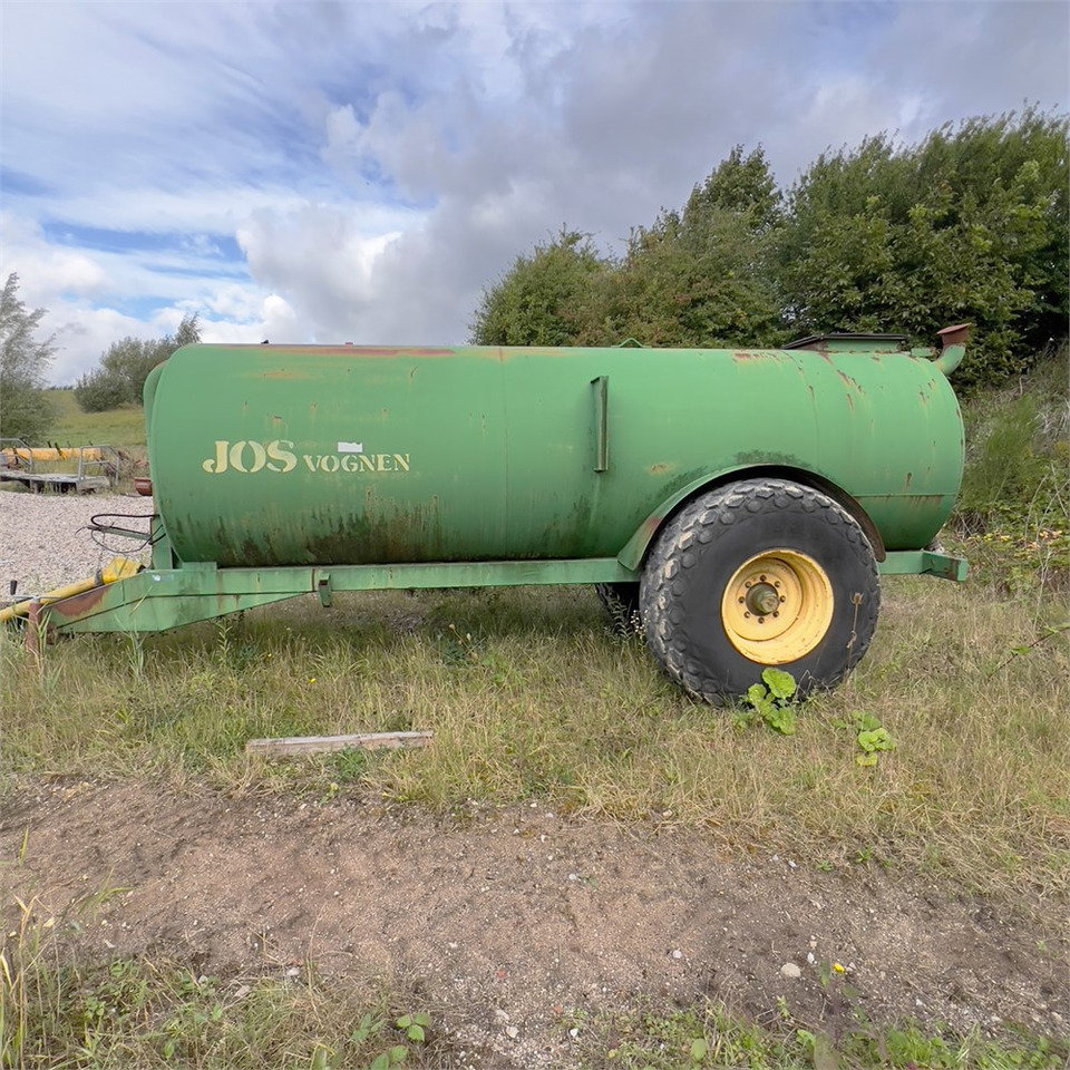JOS 9 - Tartályos pótkocsi: 2 kép. JOS 9 - Tartályos pótkocsi: 2 kép.