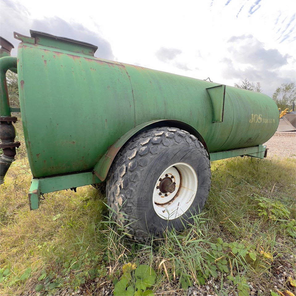 JOS 9 - Tartályos pótkocsi: 5 kép. JOS 9 - Tartályos pótkocsi: 5 kép.