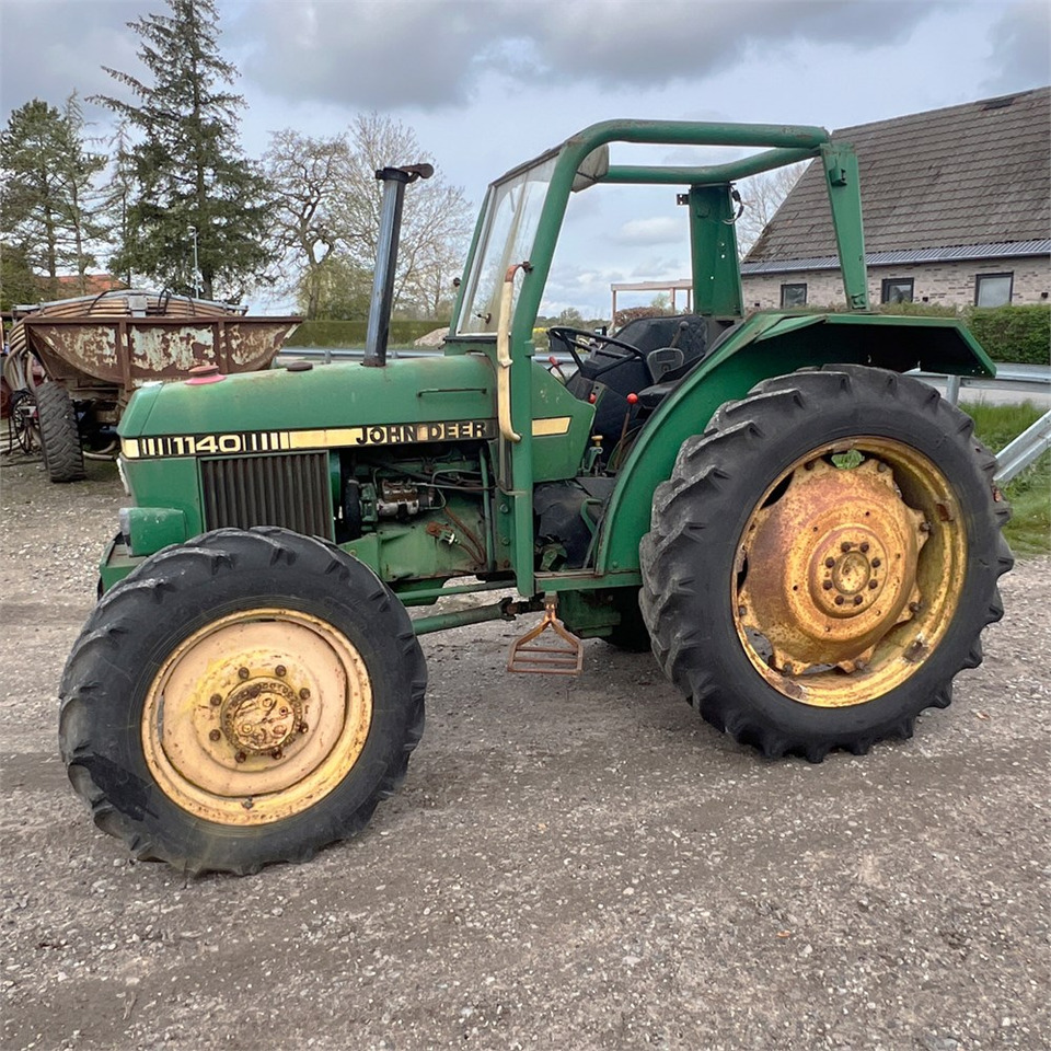 John Deere 1140 - Traktor: 4 kép. John Deere 1140 - Traktor: 4 kép.