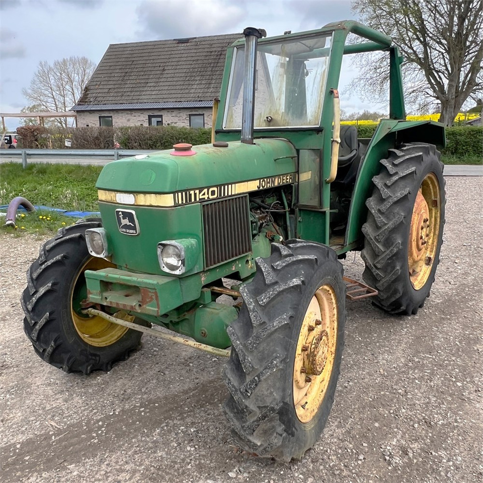 John Deere 1140 - Traktor: 3 kép. John Deere 1140 - Traktor: 3 kép.