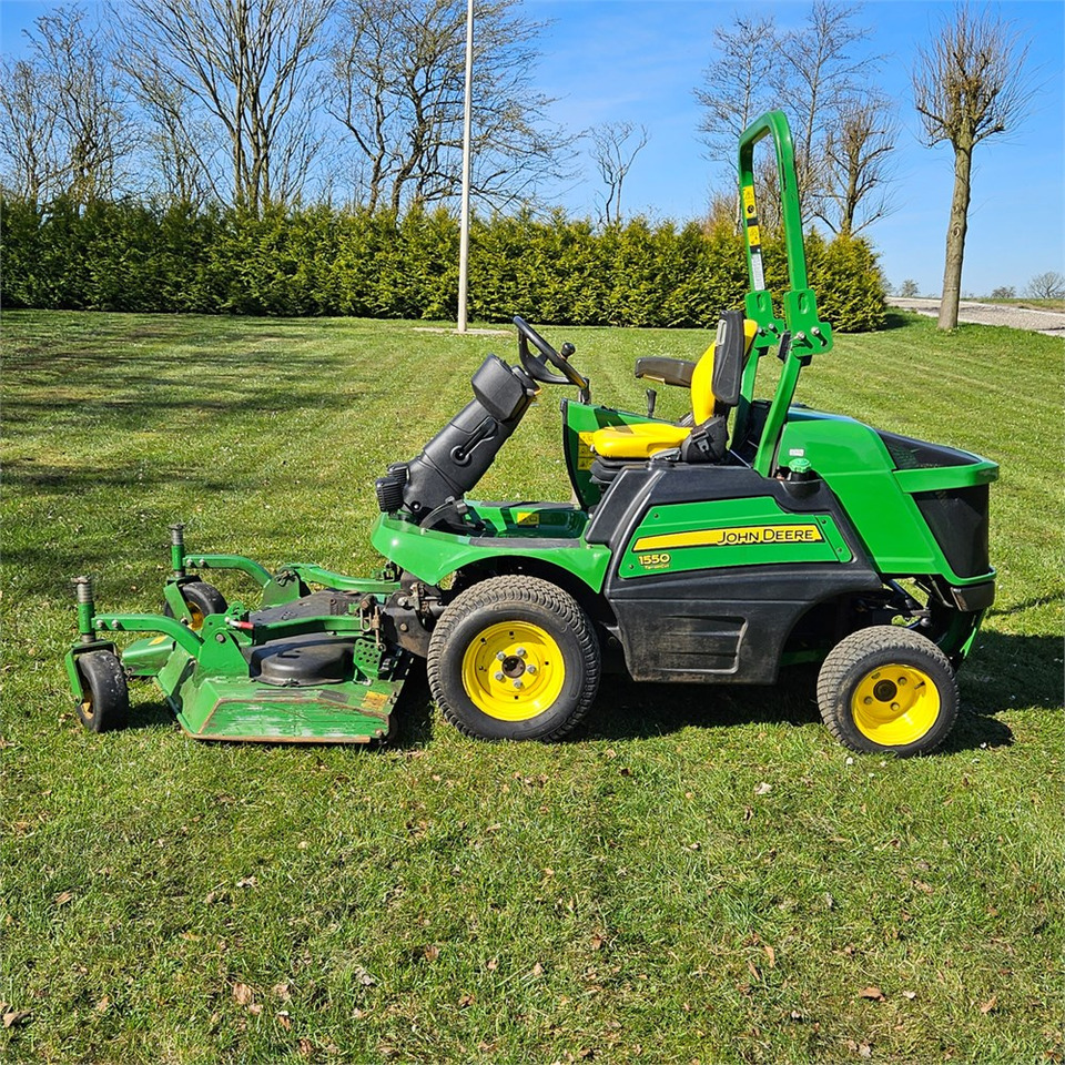 John Deere 1550 TerrainCut - Kerti fűkasza: 2 kép. John Deere 1550 TerrainCut - Kerti fűkasza: 2 kép.