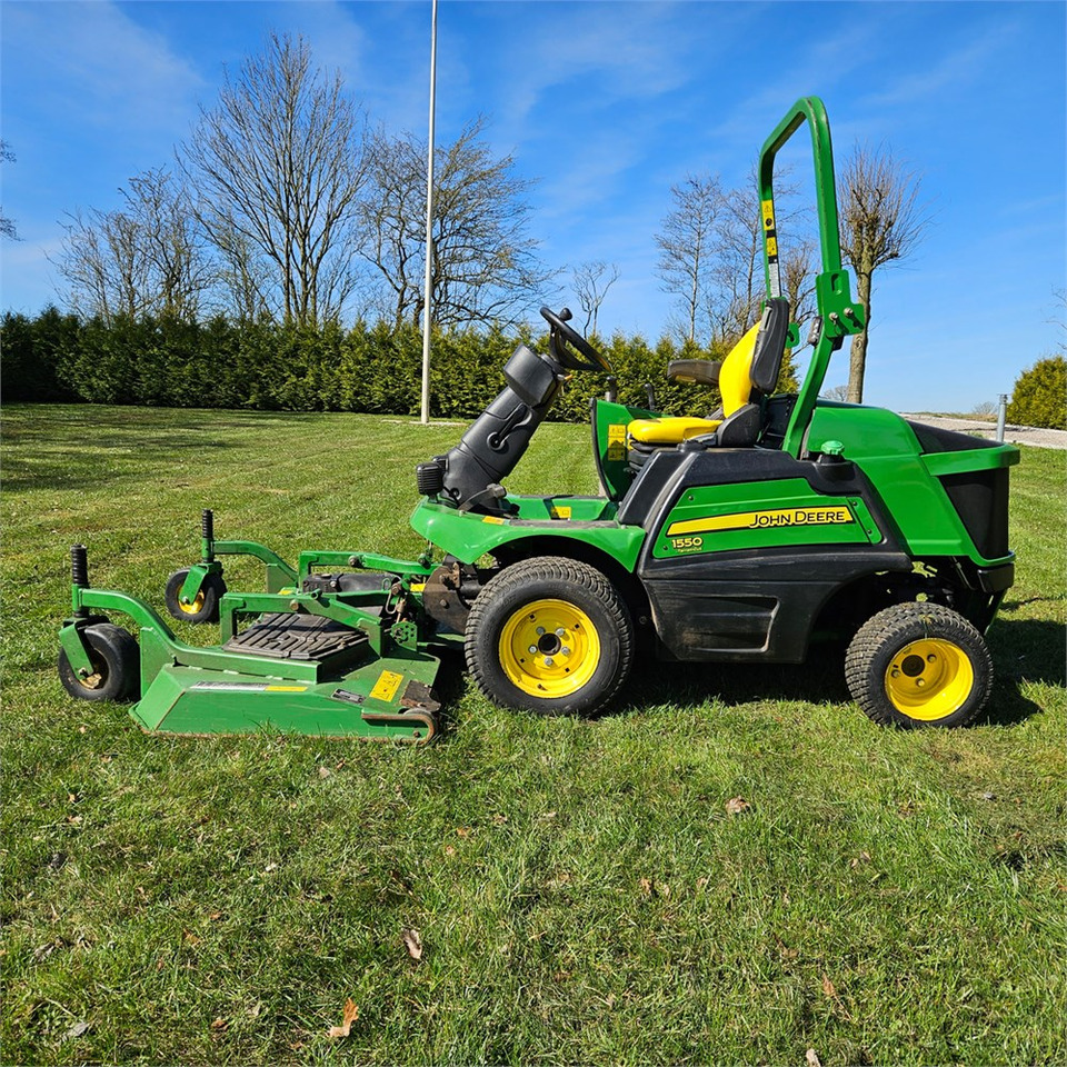 John Deere 1550 TerrainCut - Kerti fűkasza: 4 kép. John Deere 1550 TerrainCut - Kerti fűkasza: 4 kép.