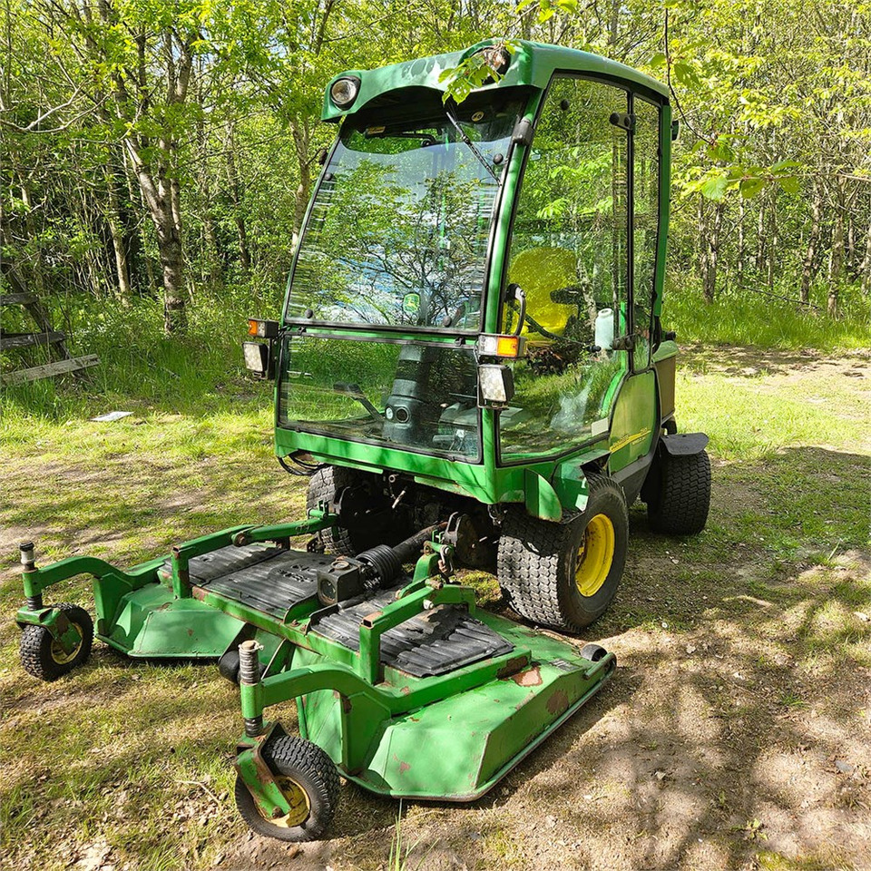 John Deere 1565 Series II 4WD - Kerti fűkasza: 1 kép. John Deere 1565 Series II 4WD - Kerti fűkasza: 1 kép.