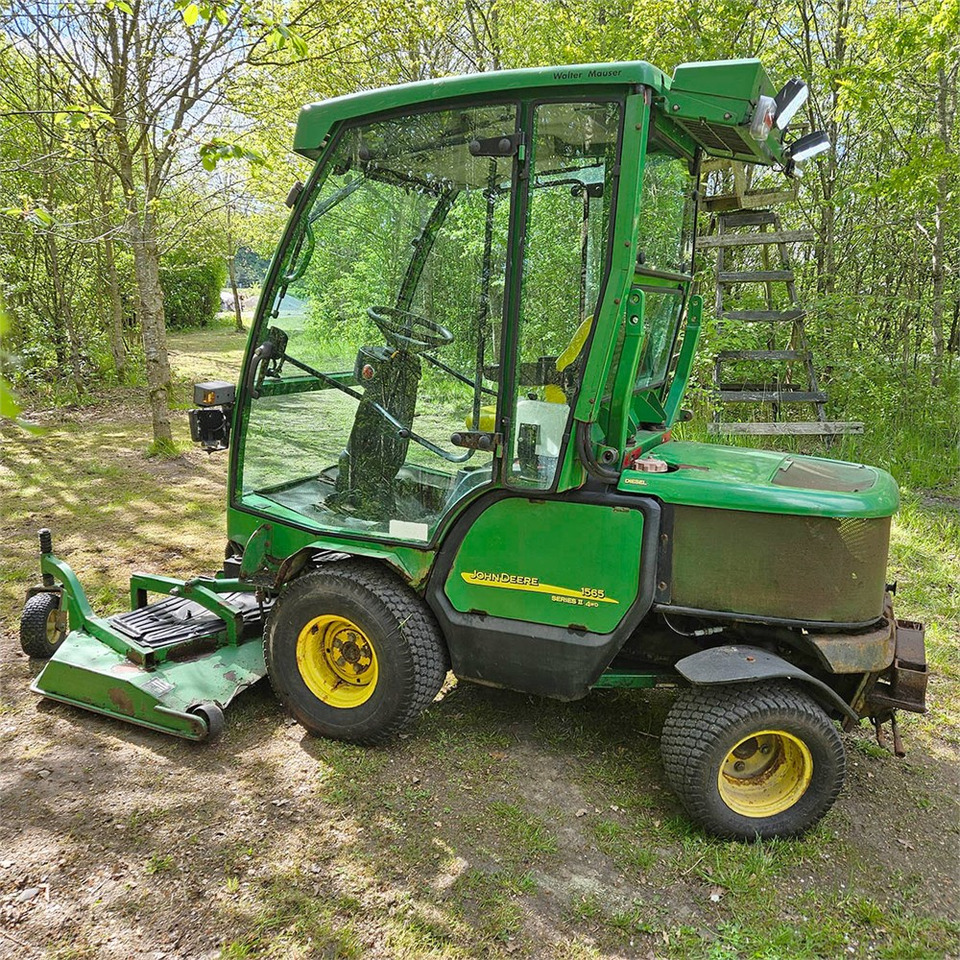 John Deere 1565 Series II 4WD - Kerti fűkasza: 2 kép. John Deere 1565 Series II 4WD - Kerti fűkasza: 2 kép.