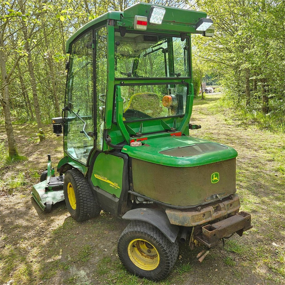 John Deere 1565 Series II 4WD - Kerti fűkasza: 3 kép. John Deere 1565 Series II 4WD - Kerti fűkasza: 3 kép.