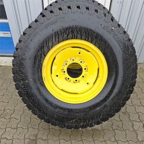 John Deere 2 styk - Traktor: 1 kép. John Deere 2 styk - Traktor: 1 kép.