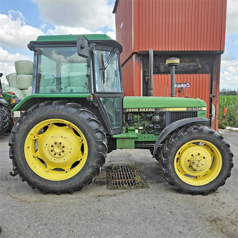 John Deere 2850 MFWD - Traktor: 2 kép. John Deere 2850 MFWD - Traktor: 2 kép.