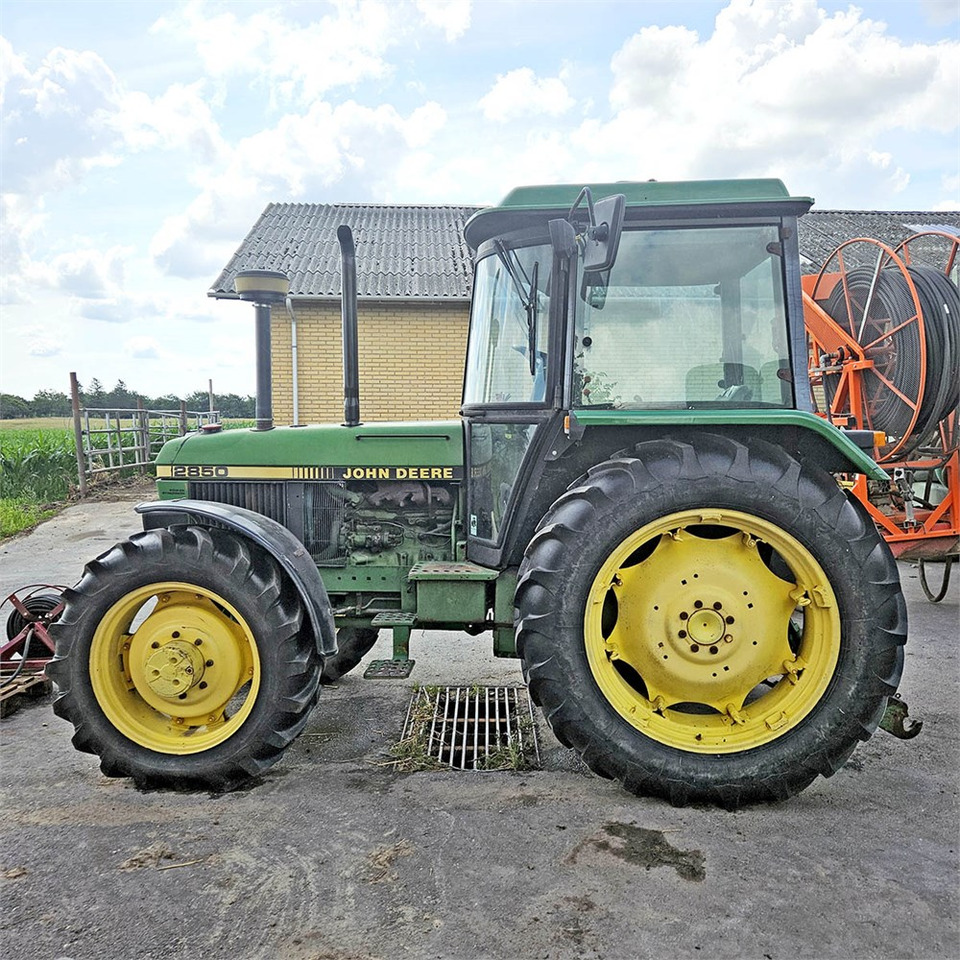 John Deere 2850 MFWD - Traktor: 5 kép. John Deere 2850 MFWD - Traktor: 5 kép.