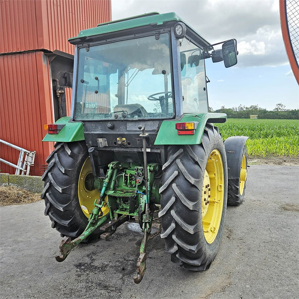 John Deere 2850 MFWD - Traktor: 3 kép. John Deere 2850 MFWD - Traktor: 3 kép.
