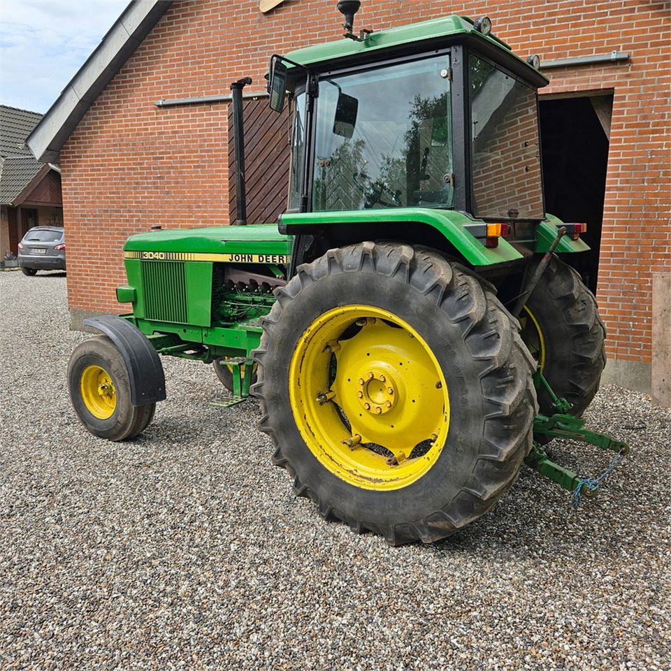 John Deere 3040 - Traktor: 3 kép. John Deere 3040 - Traktor: 3 kép.