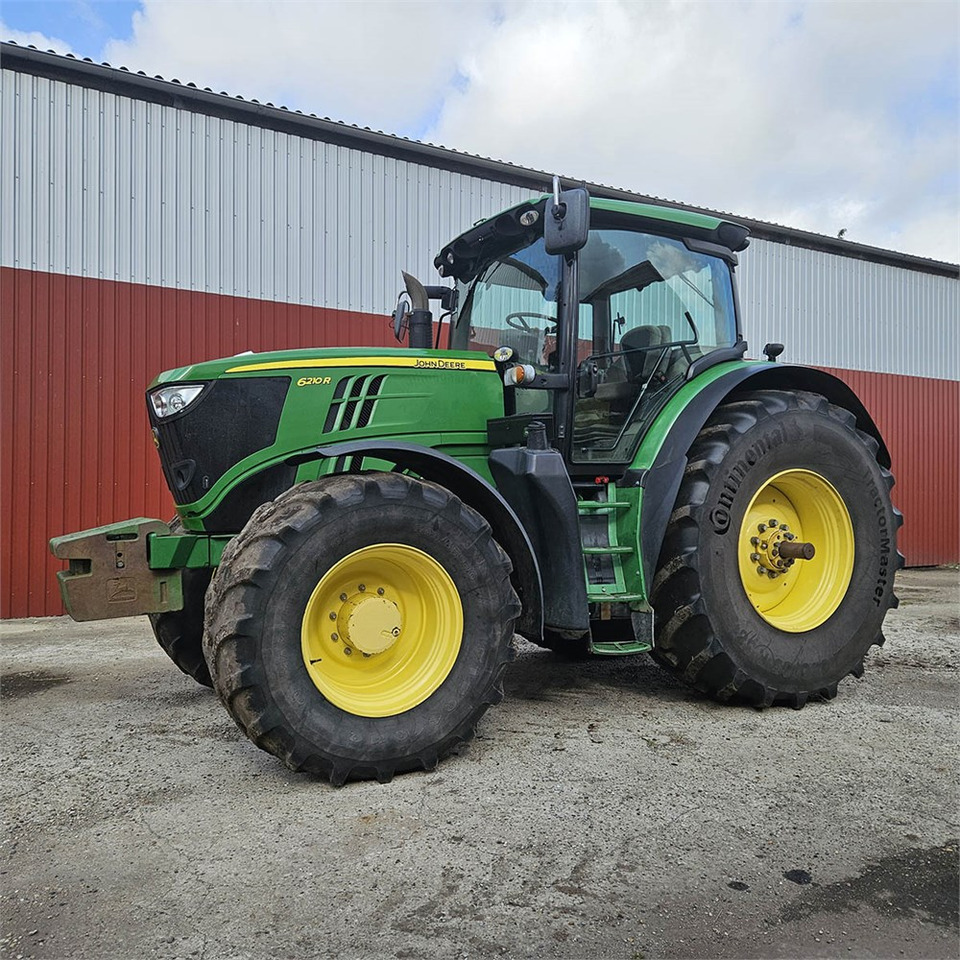 John Deere 6210 R - Traktor: 1 kép. John Deere 6210 R - Traktor: 1 kép.