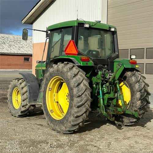 John Deere 6300 - Traktor: 3 kép. John Deere 6300 - Traktor: 3 kép.