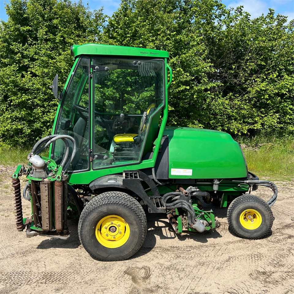 John Deere 8700 PC FM - Kerti fűkasza: 2 kép. John Deere 8700 PC FM - Kerti fűkasza: 2 kép.