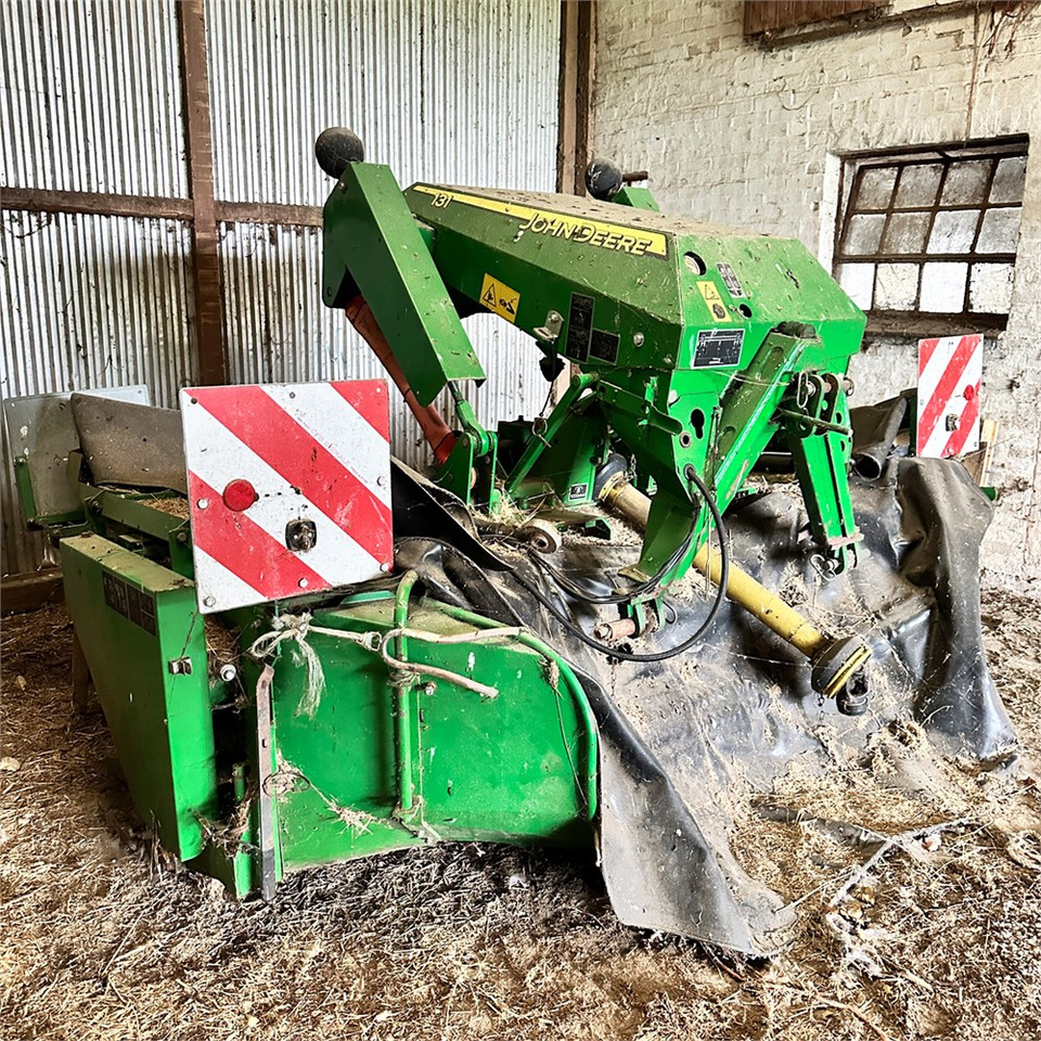 John Deere CC0131 - Szálastakarmány betakarítás gépei: 2 kép. John Deere CC0131 - Szálastakarmány betakarítás gépei: 2 kép.