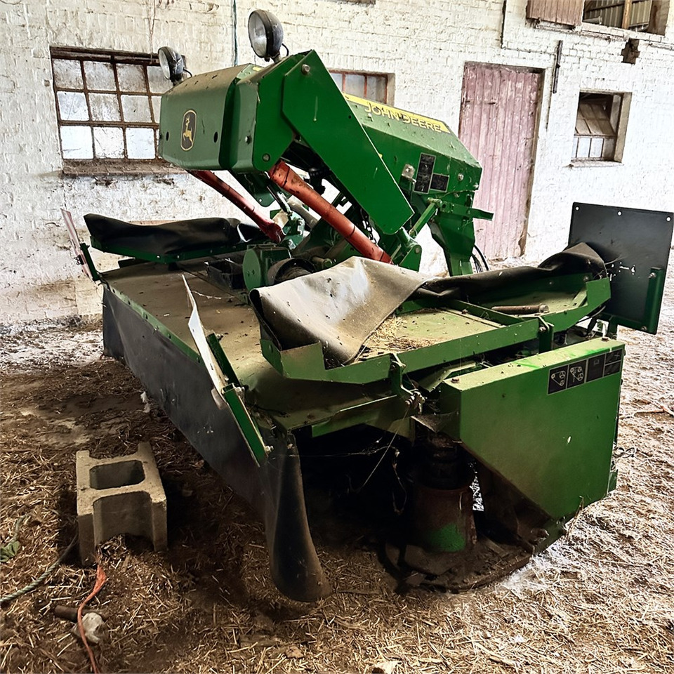John Deere CC0131 - Szálastakarmány betakarítás gépei: 4 kép. John Deere CC0131 - Szálastakarmány betakarítás gépei: 4 kép.