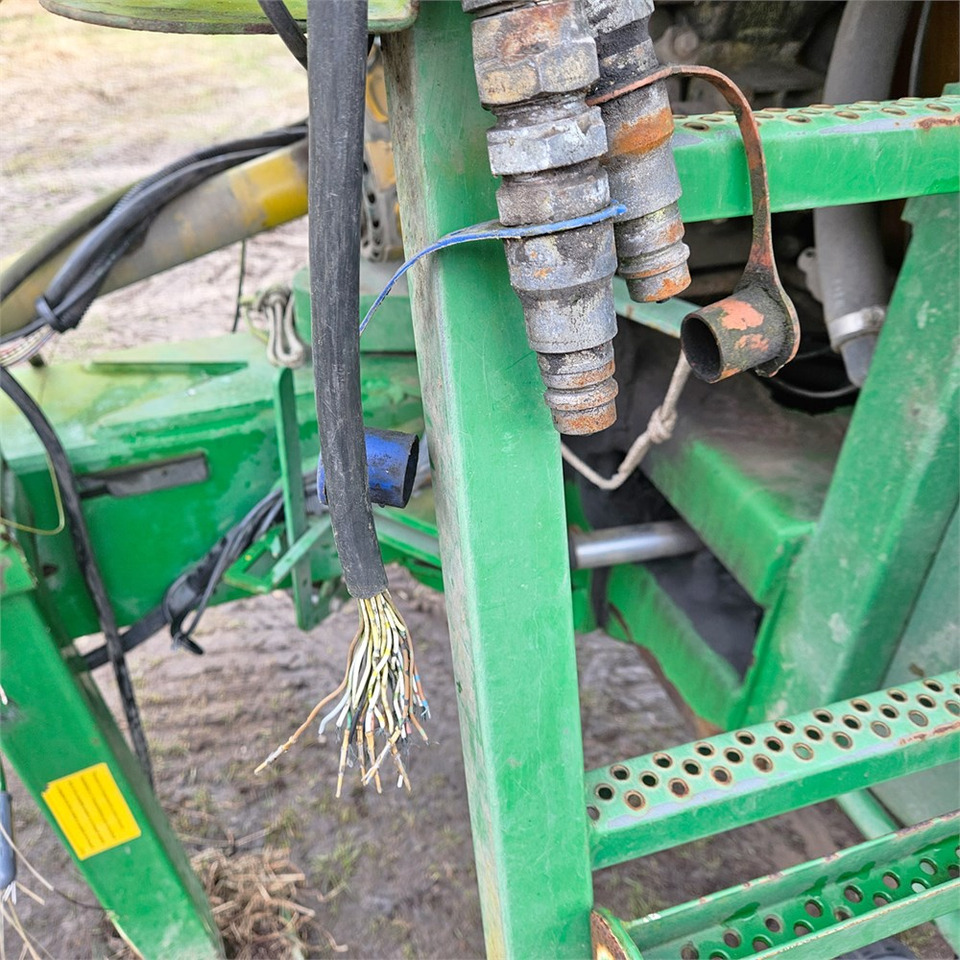 Permetezők John Deere TRSP 740/25: 49 kép.