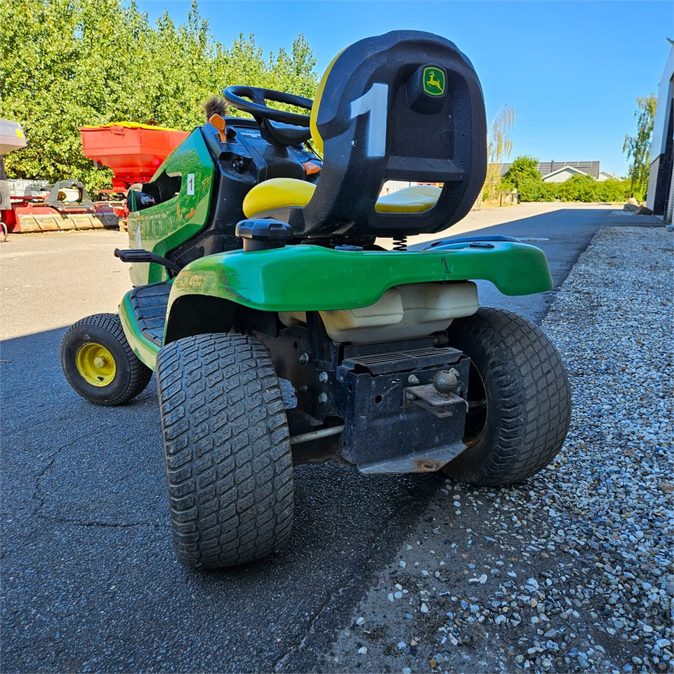 John Deere X304 - Kerti fűkasza: 5 kép. John Deere X304 - Kerti fűkasza: 5 kép.
