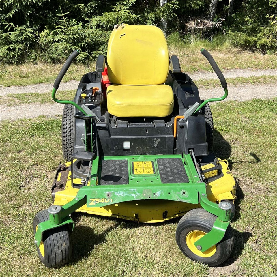 John Deere Z540 R - Kerti fűkasza: 2 kép. John Deere Z540 R - Kerti fűkasza: 2 kép.
