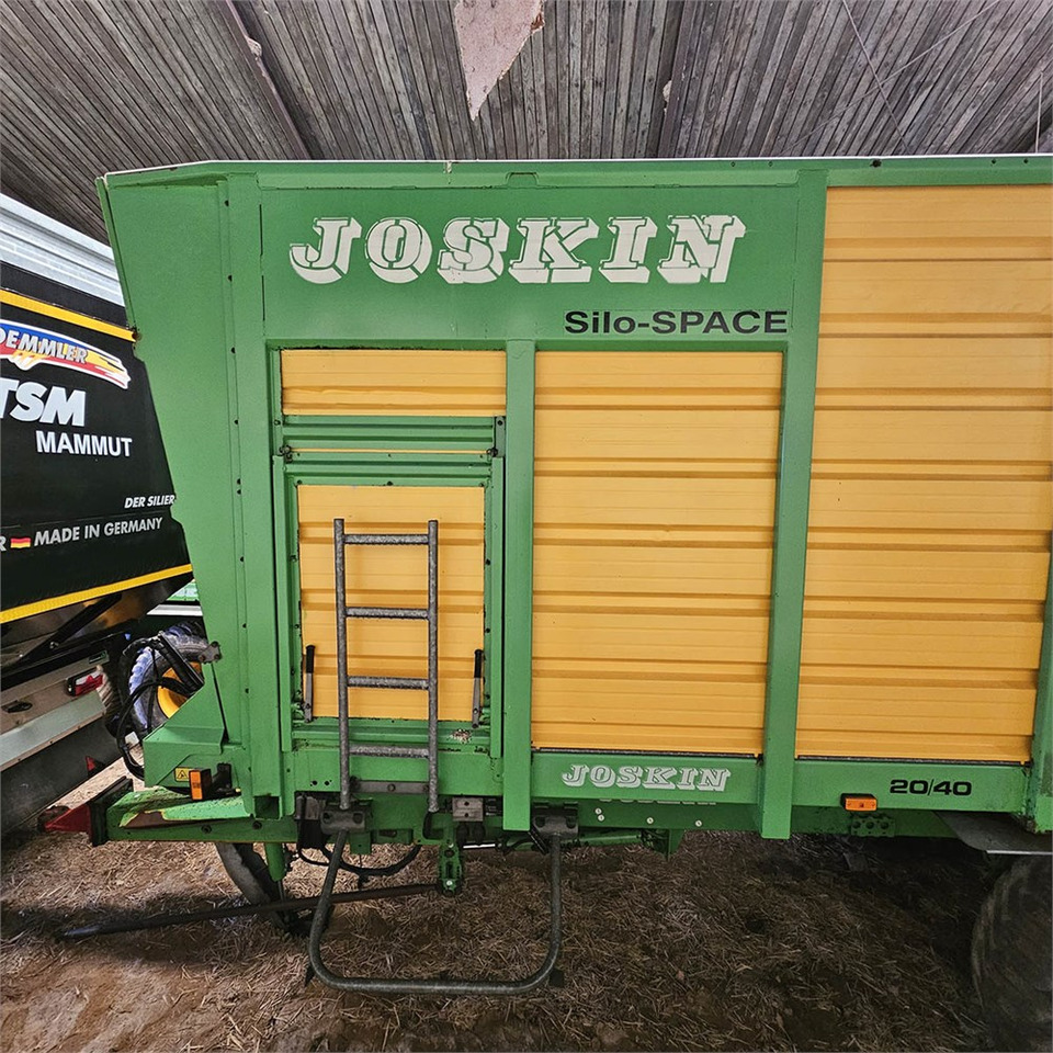 Joskin Silospace 20/40 - Mezőgazdasági pótkocsi: 4 kép. Joskin Silospace 20/40 - Mezőgazdasági pótkocsi: 4 kép.