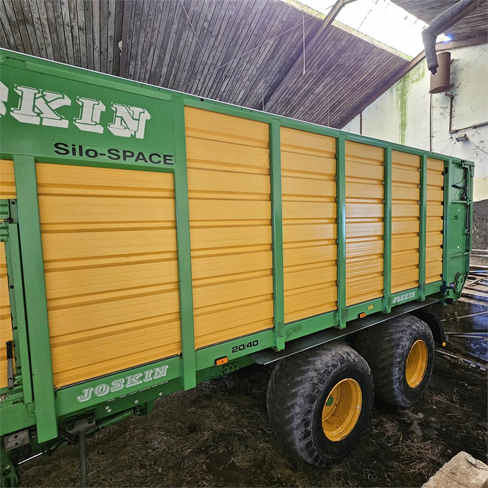Joskin Silospace 20/40 - Mezőgazdasági pótkocsi: 3 kép. Joskin Silospace 20/40 - Mezőgazdasági pótkocsi: 3 kép.