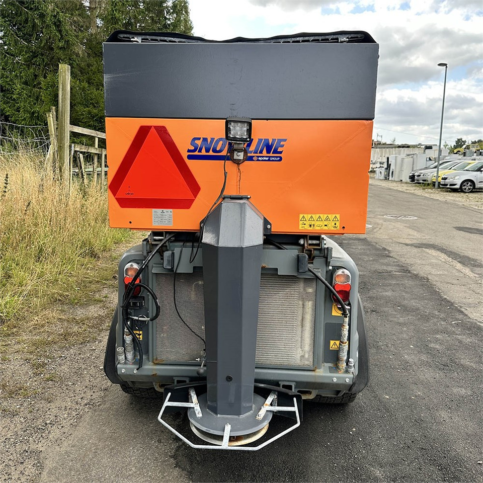 Kärcher MC130 - Utcaseprő gép: 4 kép. Kärcher MC130 - Utcaseprő gép: 4 kép.