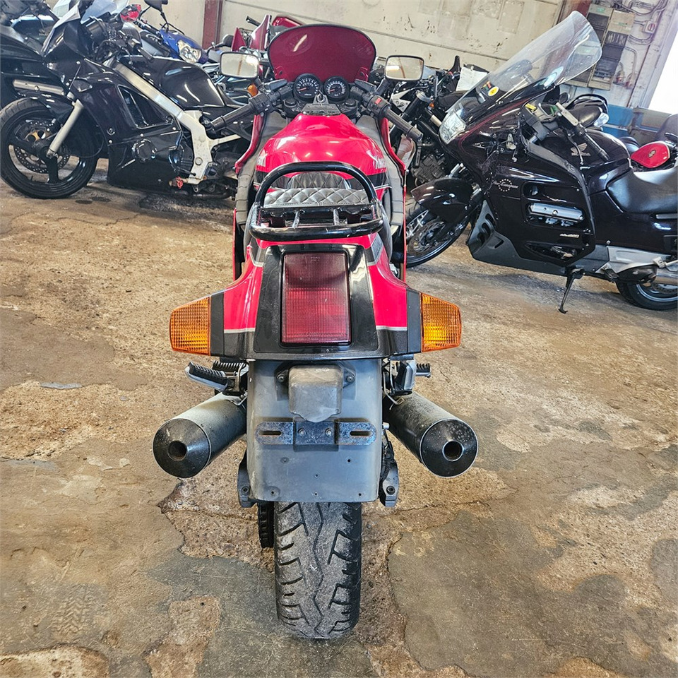 Kawasaki GPZ 1000 RX - Motorkerékpár: 4 kép. Kawasaki GPZ 1000 RX - Motorkerékpár: 4 kép.