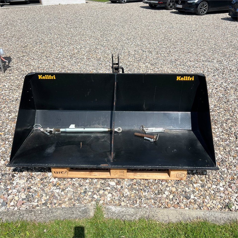 Kellfri ST180 bagtipskovl - Traktor: 2 kép. Kellfri ST180 bagtipskovl - Traktor: 2 kép.
