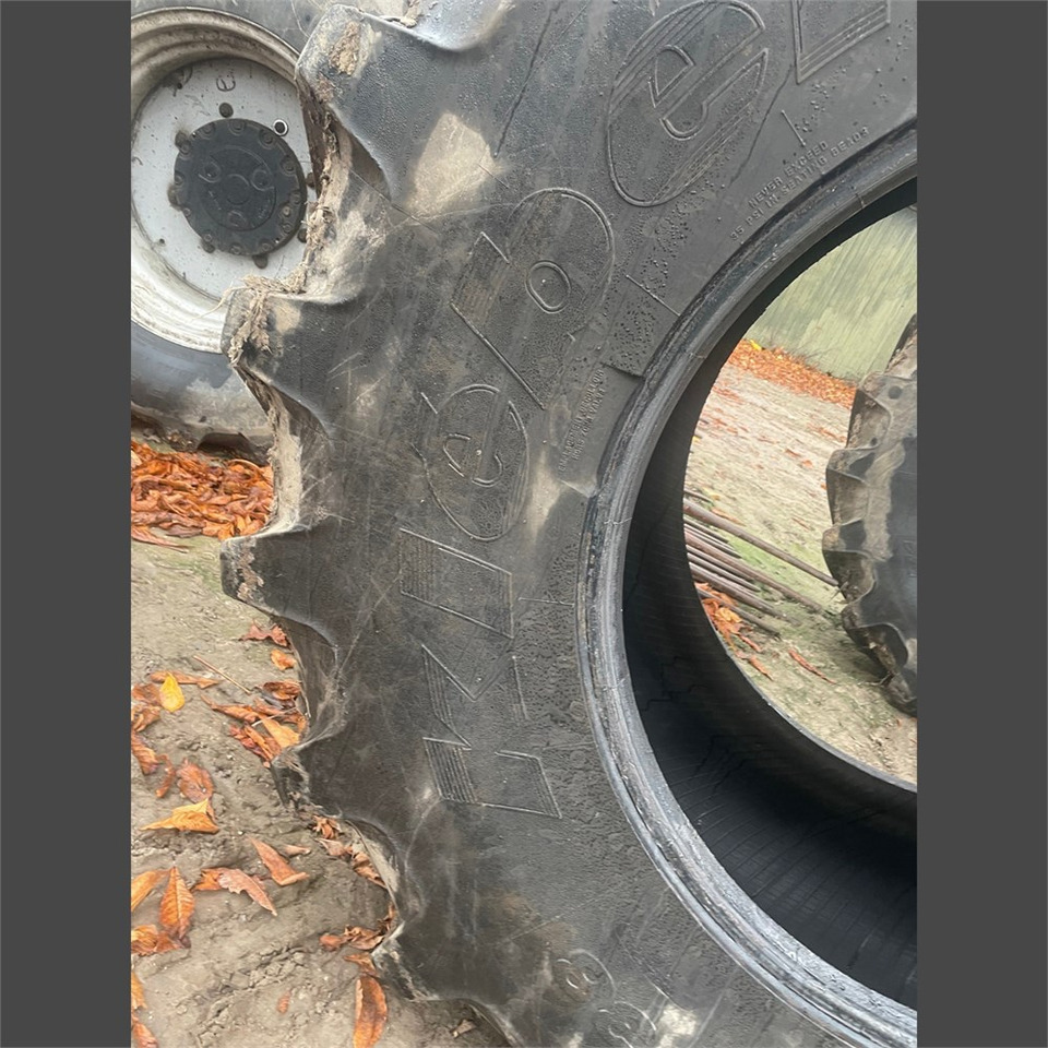 Kleber Topker 650/85R38 - Traktor: 3 kép. Kleber Topker 650/85R38 - Traktor: 3 kép.