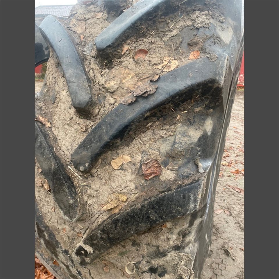Kleber Topker 650/85R38 - Traktor: 2 kép. Kleber Topker 650/85R38 - Traktor: 2 kép.
