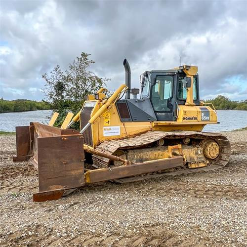 Komatsu D65 PX-15 EO - Buldózer: 5 kép. Komatsu D65 PX-15 EO - Buldózer: 5 kép.