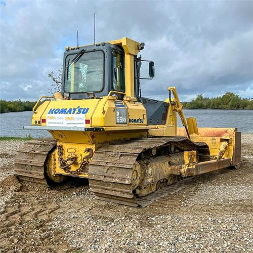 Komatsu D65 PX-15 EO - Buldózer: 4 kép. Komatsu D65 PX-15 EO - Buldózer: 4 kép.